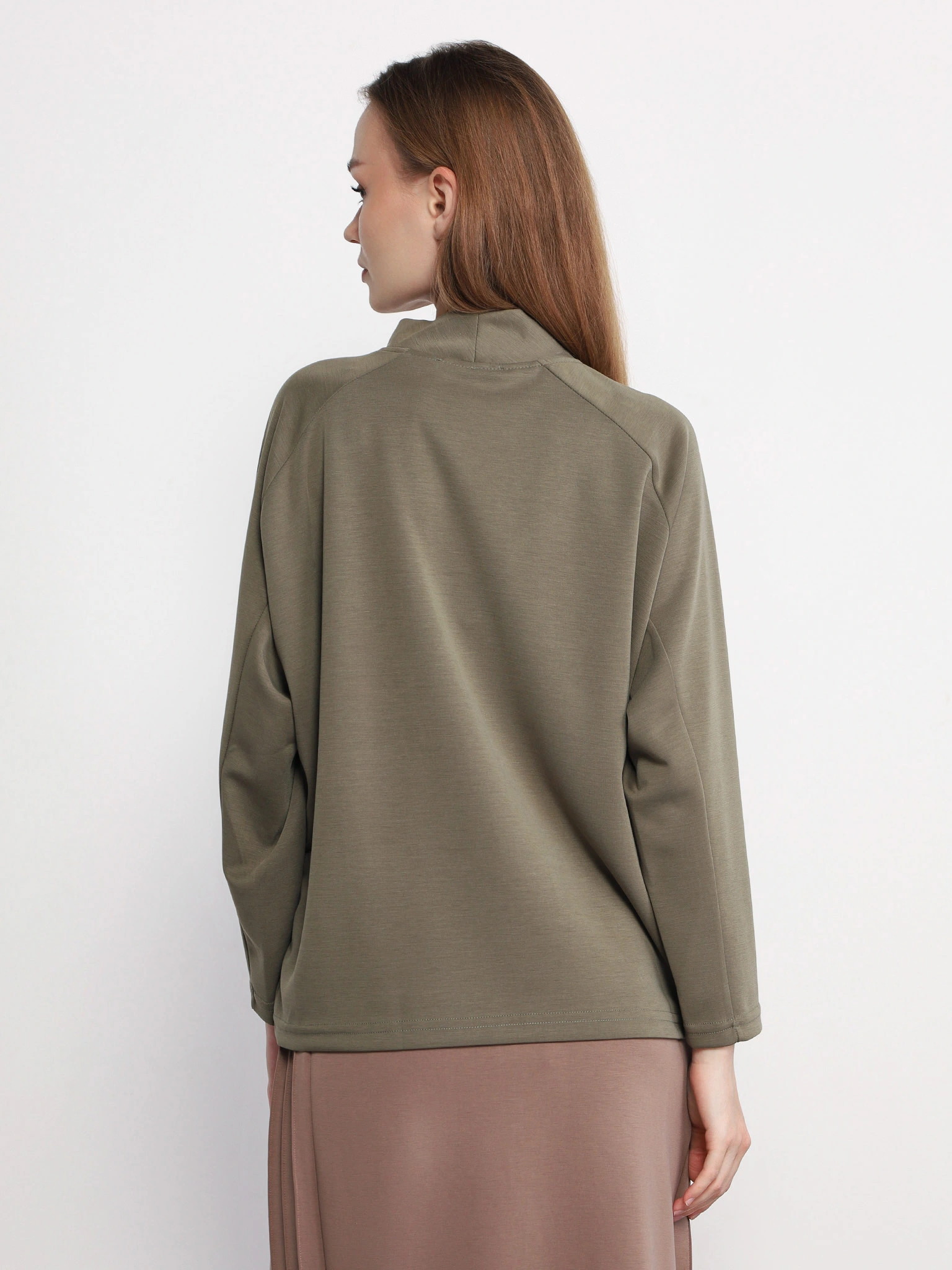 Джемпер цвета хаки с декоративной контрастной отделкой